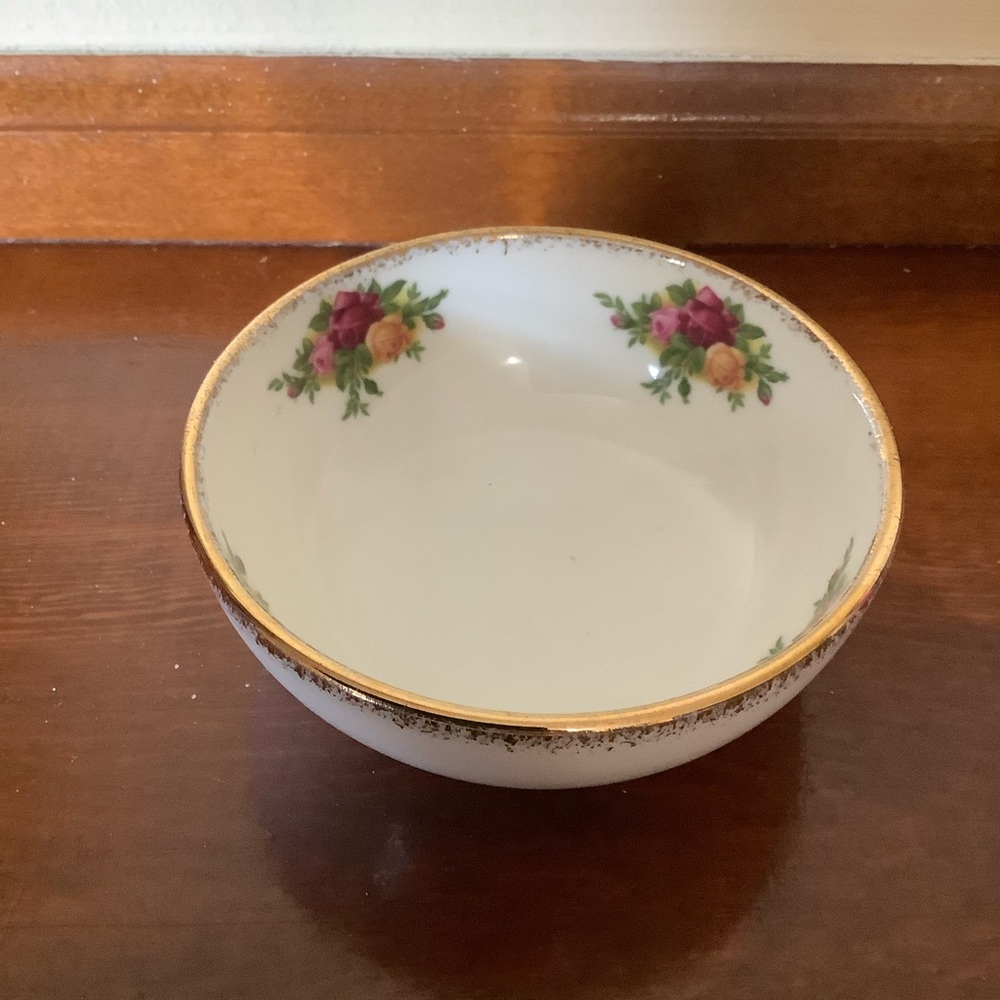 SOLD.  ROYAL ALBERT MINI SAUCE BOWL